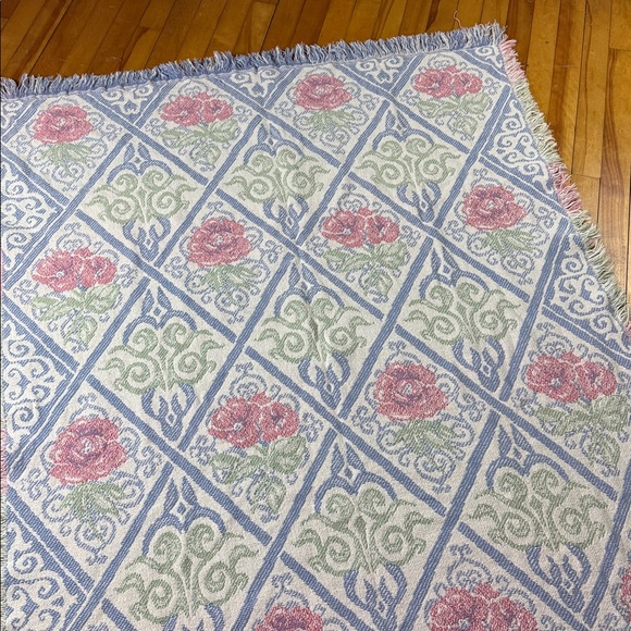 VINTAGE THROW BLANKET ROSES - Picture 4 of 4